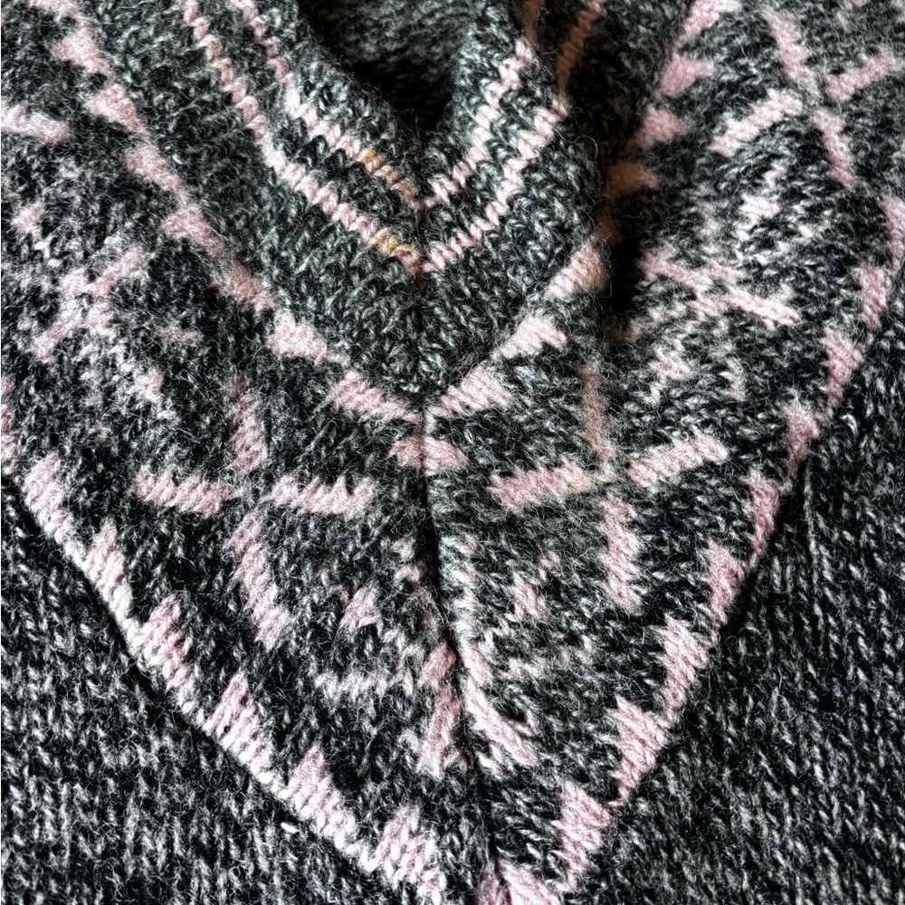 Brass Plum 100% Wool Nordic Fair Isle V Neck Sweater M - Picture 2 of 9